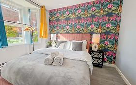 Modern House In Central Oxford Parking-Limited